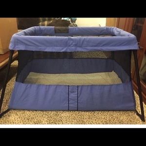 Baby Bjorn travel play yard/pack and play
